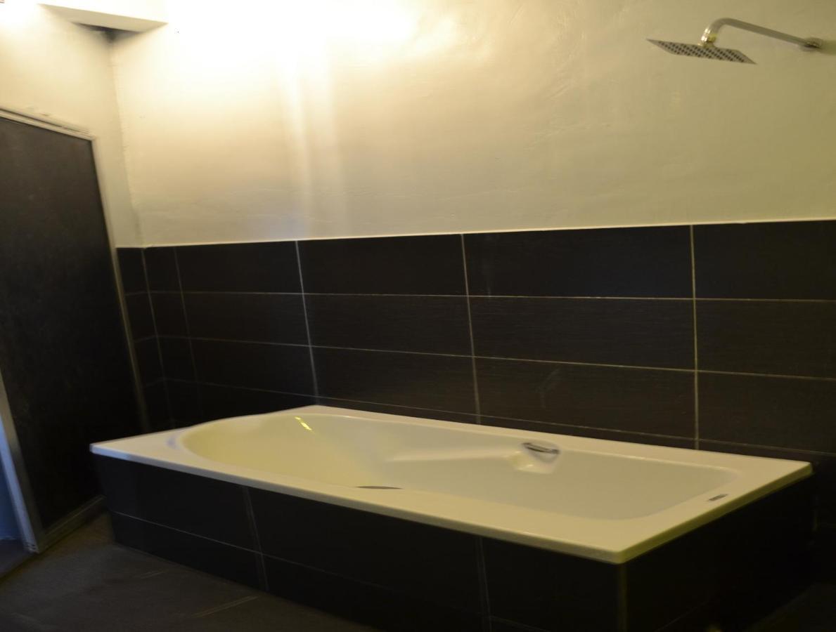 Pine Hotel Batu Gajah Ngoại thất bức ảnh