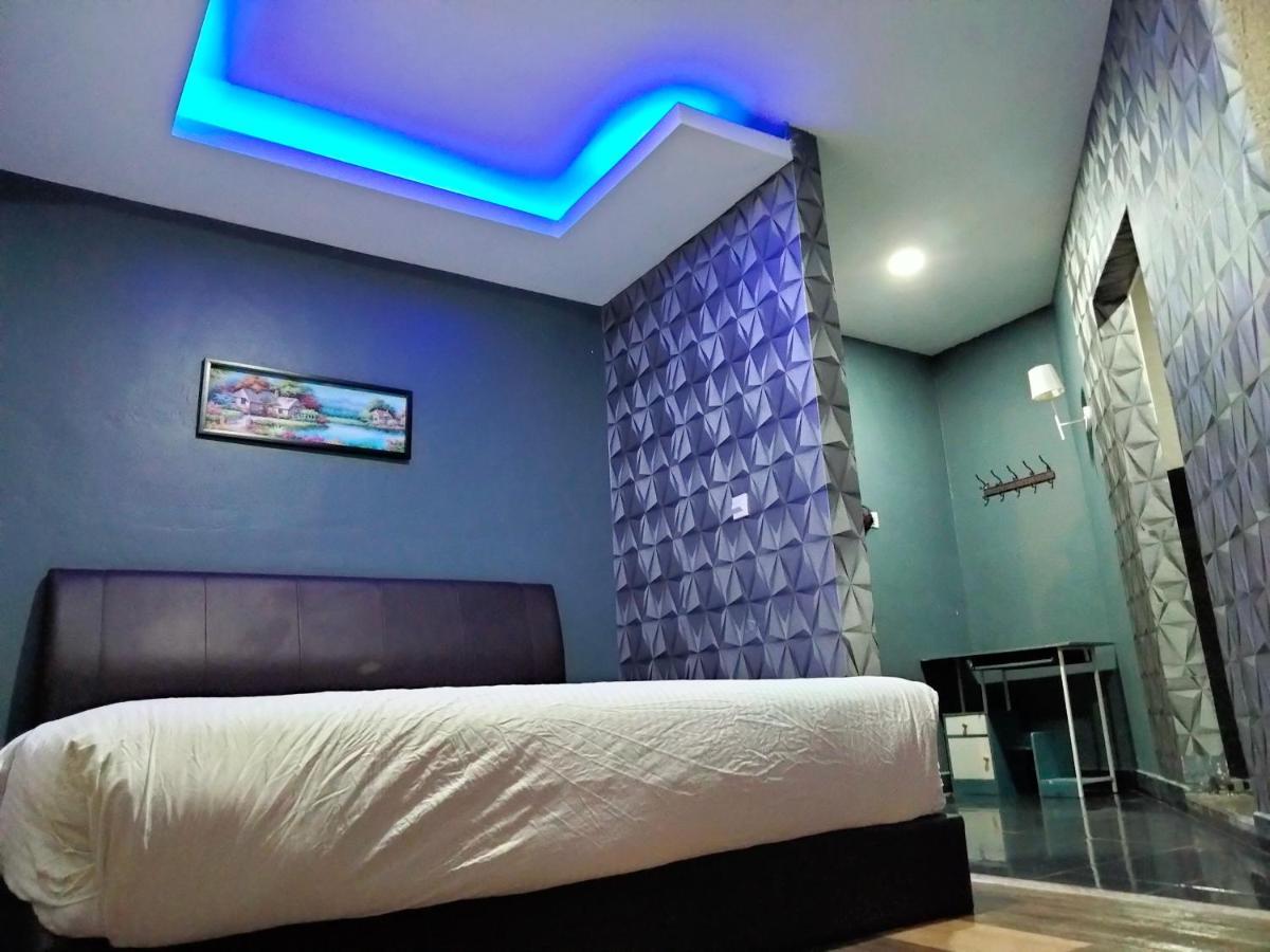 Pine Hotel Batu Gajah Ngoại thất bức ảnh