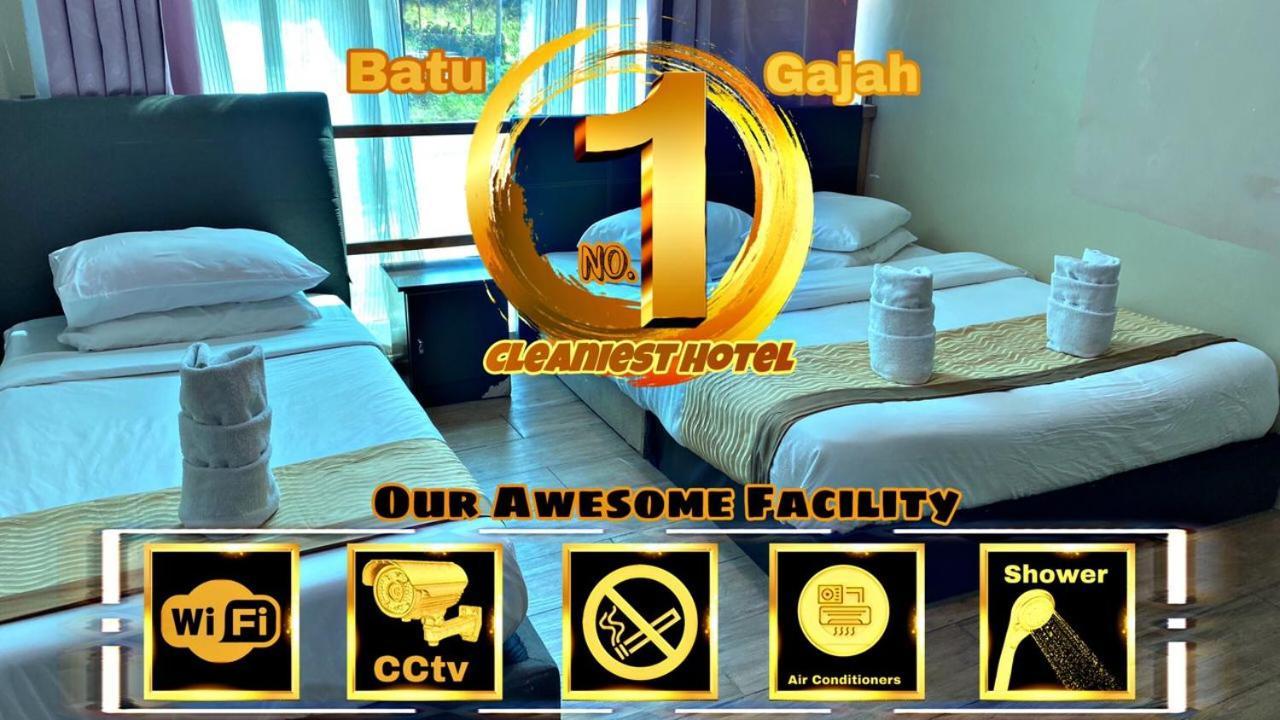 Pine Hotel Batu Gajah Ngoại thất bức ảnh