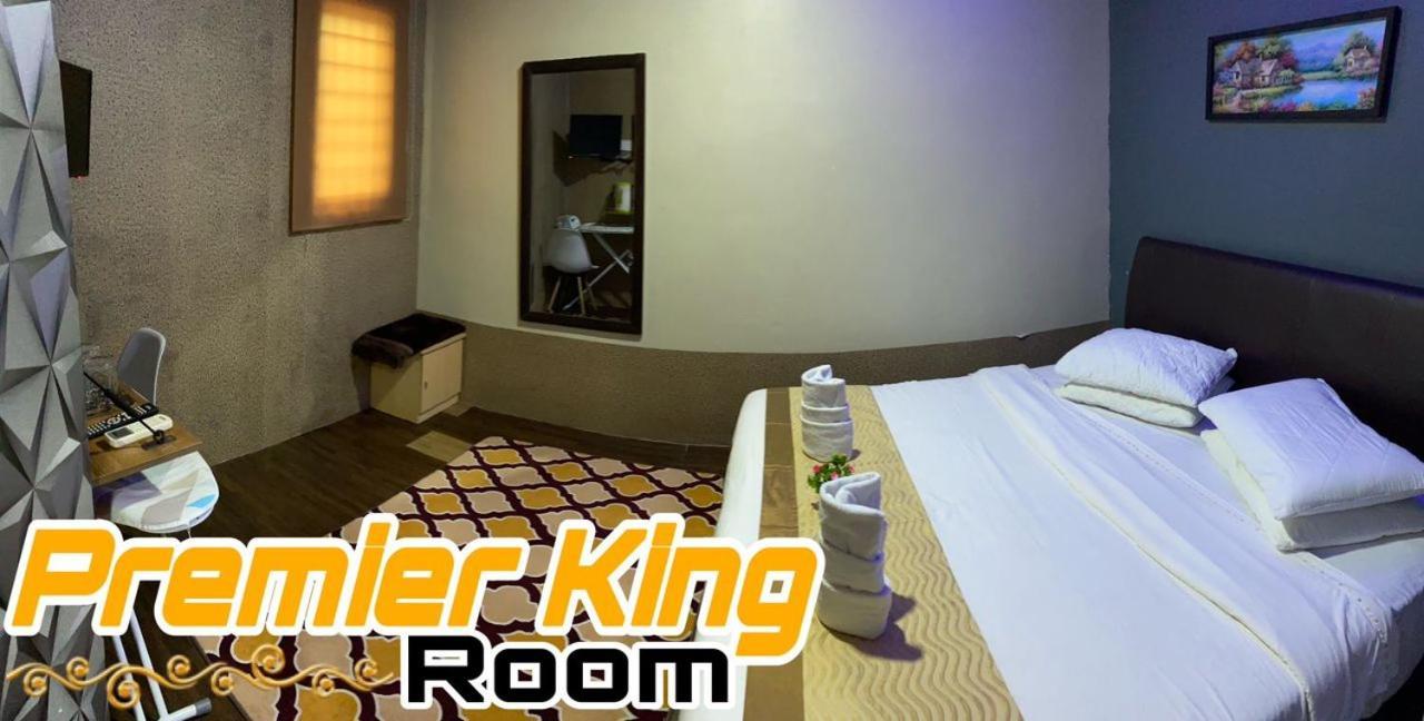 Pine Hotel Batu Gajah Ngoại thất bức ảnh