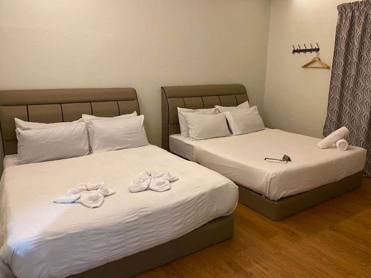 Pine Hotel Batu Gajah Ngoại thất bức ảnh