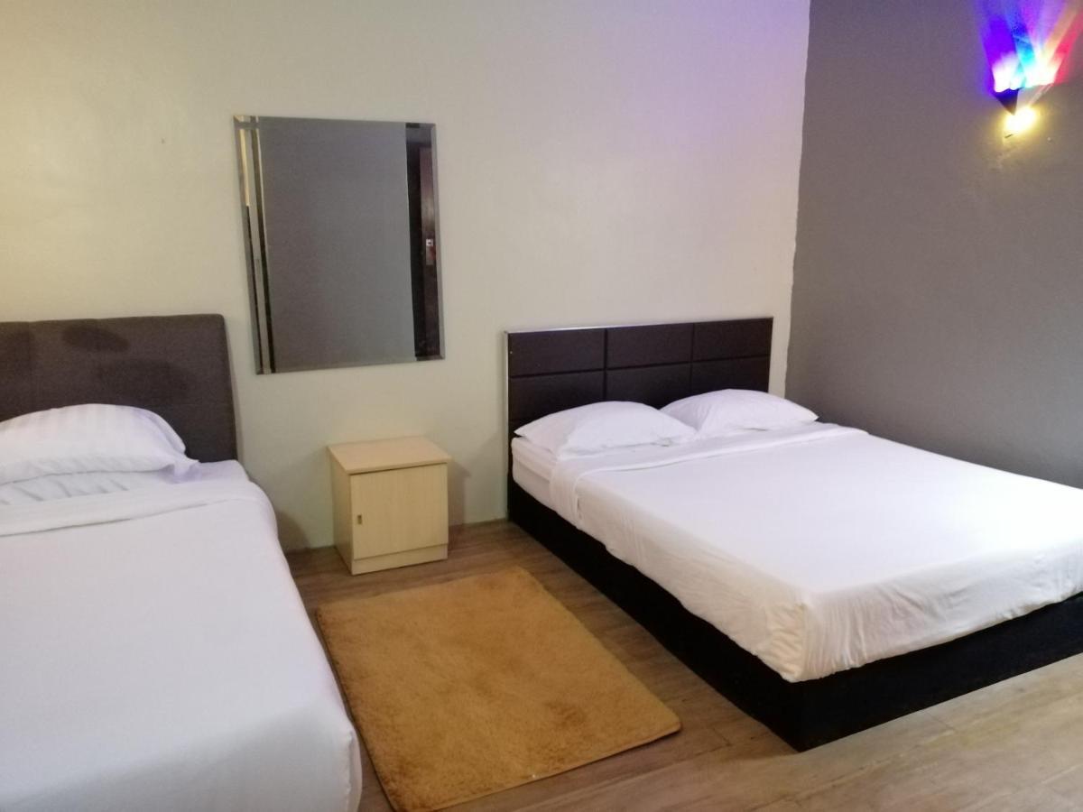 Pine Hotel Batu Gajah Ngoại thất bức ảnh