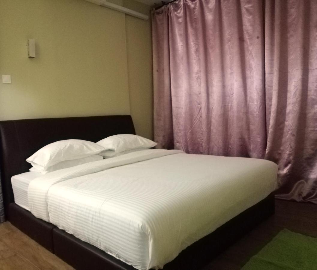Pine Hotel Batu Gajah Ngoại thất bức ảnh